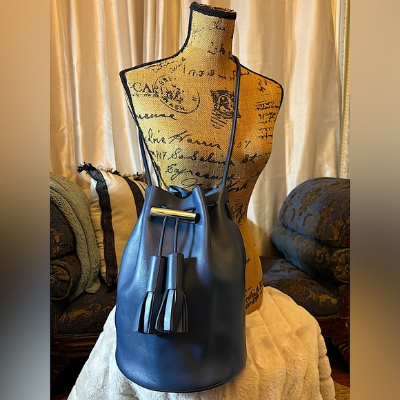 NWOT Building Block - Bucket Bag - Pristine Condition! - Picture 3 of 12